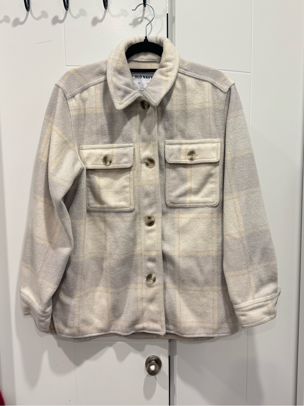 Old Navy XS Cream & Light Gray Oversized Button Up Plaid Fleece Shacket
